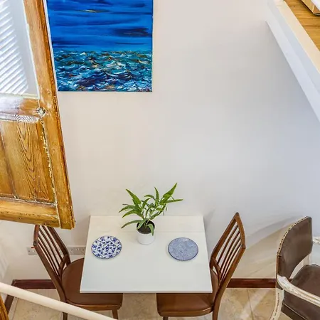Daire Stylish Loft With Balcony With 2 Min To & Cafes Sliema