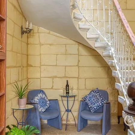 Daire Stylish Loft With Balcony With 2 Min To & Cafes Sliema