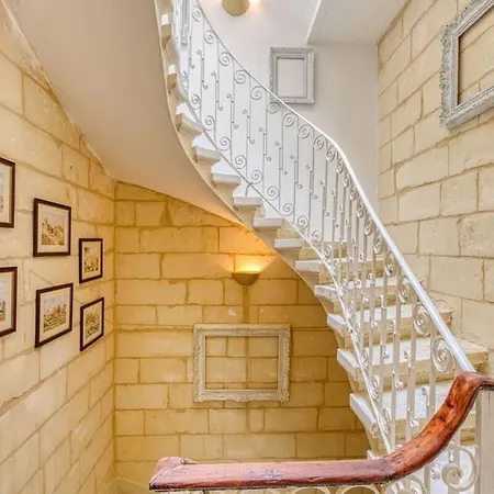 Stylish Loft With Balcony With 2 Min To & Cafes Daire Sliema