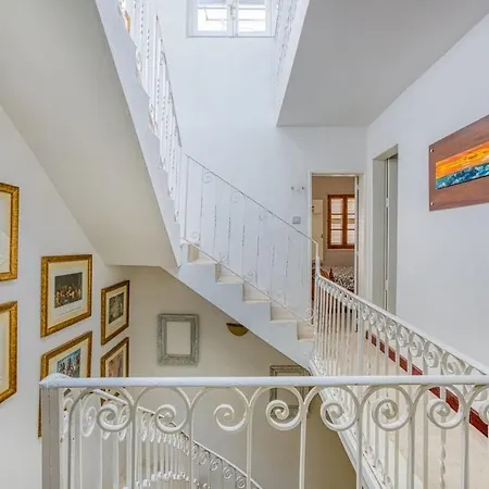 Stylish Loft With Balcony With 2 Min To & Cafes Sliema