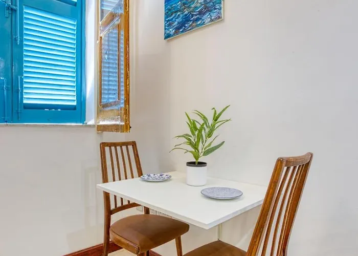 Twentyseven Close To Seafront Apartament *