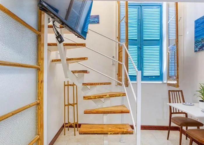 Twentyseven Close To Seafront Apartament