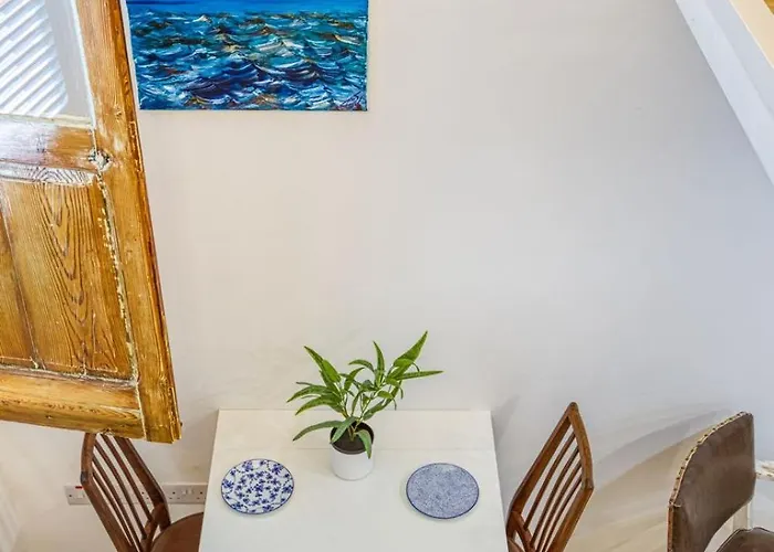 Апартаменты Twentyseven Close To Seafront Слима