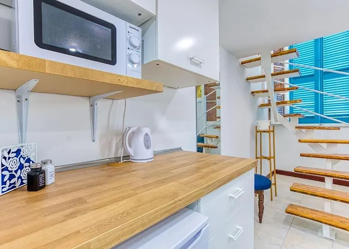 Twentyseven Close To Seafront Слима