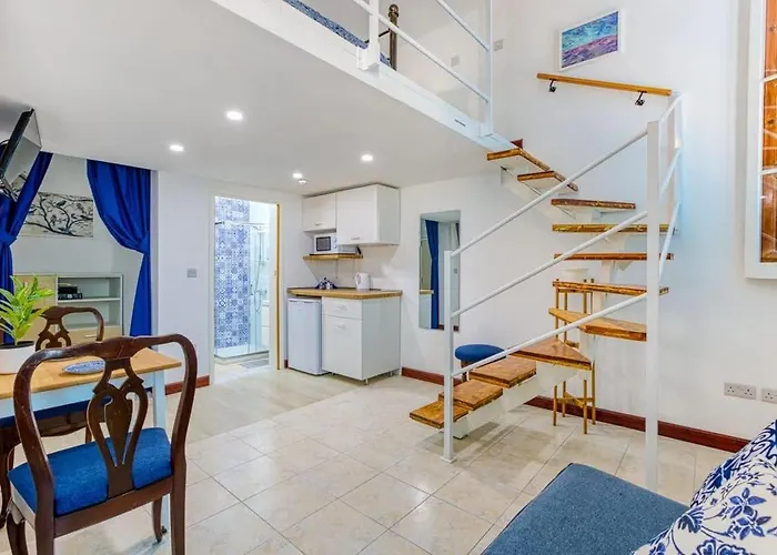 Twentyseven Close To Seafront Апартаменты