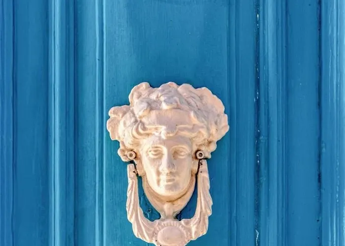 Twentyseven Close To Seafront * Слима